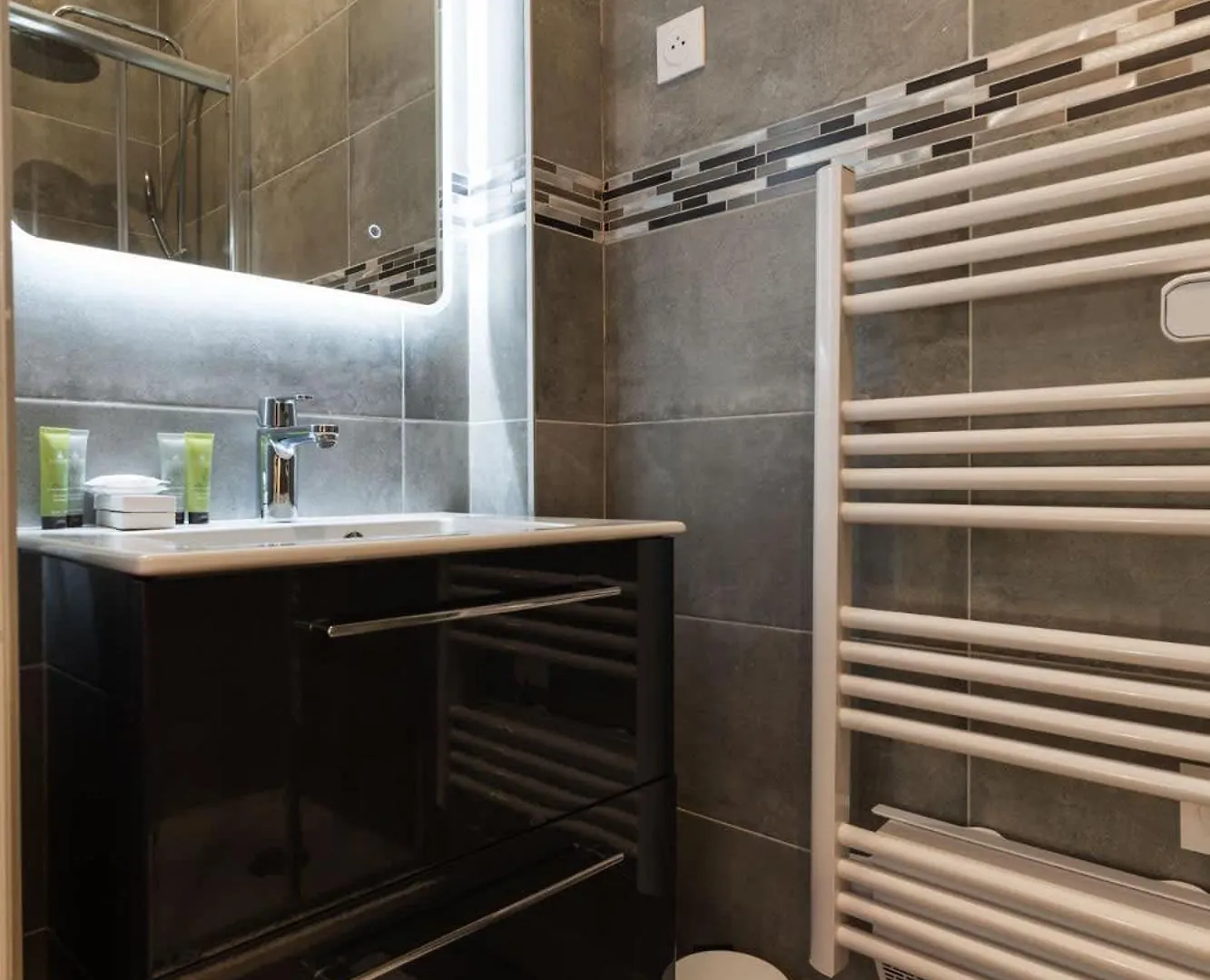 Loft House 2 Bedroom Bastille Ac By Lcc Agency Paris